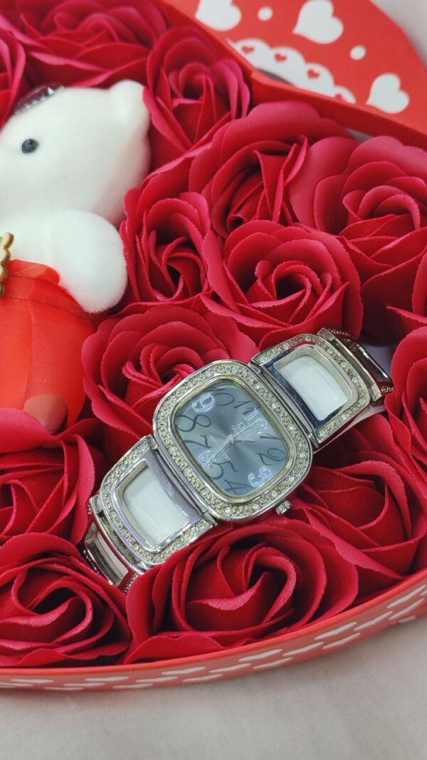 El regalo perfecto para ella❤️Reloj QyQ original