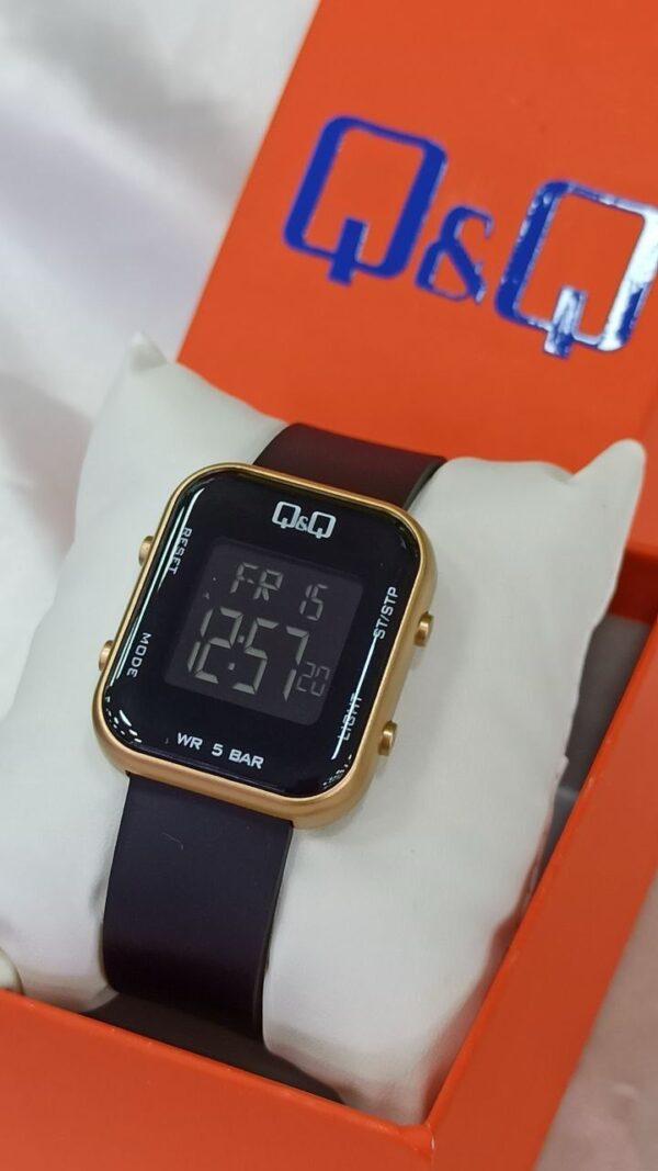 Reloj QyQ deportivo para dama