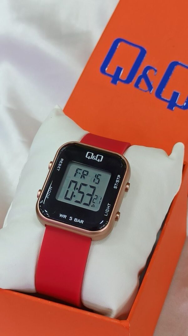 Reloj QyQ deportivo para dama - Imagen 4