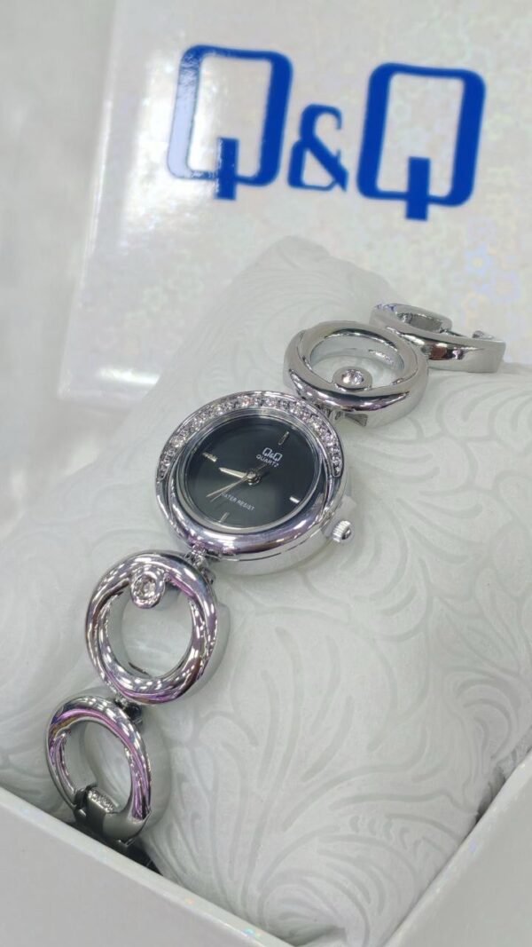 Reloj QyQ para dama elegante✨