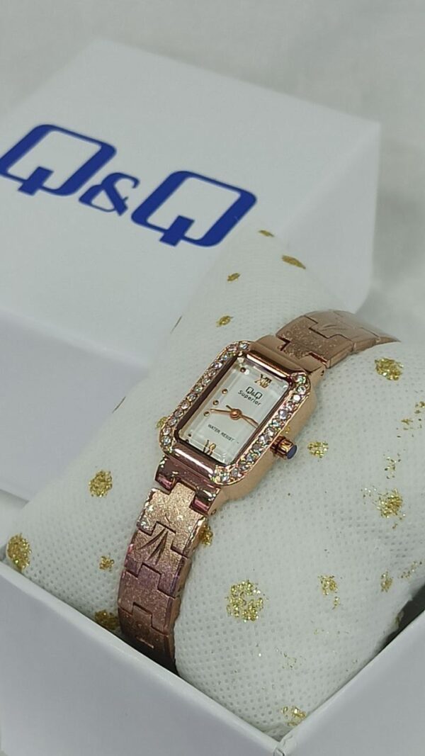 Reloj QyQ original superior para dama💖