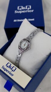 Reloj QyQ original superior dama💖